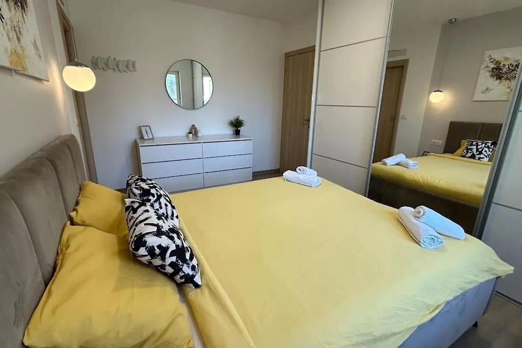 Holiday House Diva With A Pool Svetvincenat Holiday home